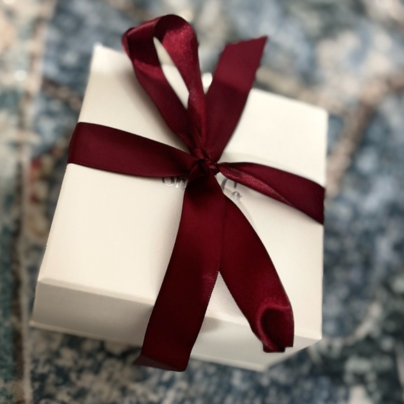 Shane Co. Pearl Bracelet - Picture 7 of 10